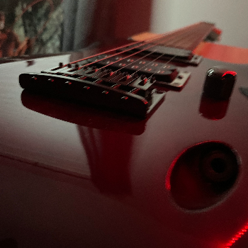 weird_guitar_2.wav by eliw777. (2018). Freesound. https://freesound.org/people/eliw777/sounds/433758/   
      ‌